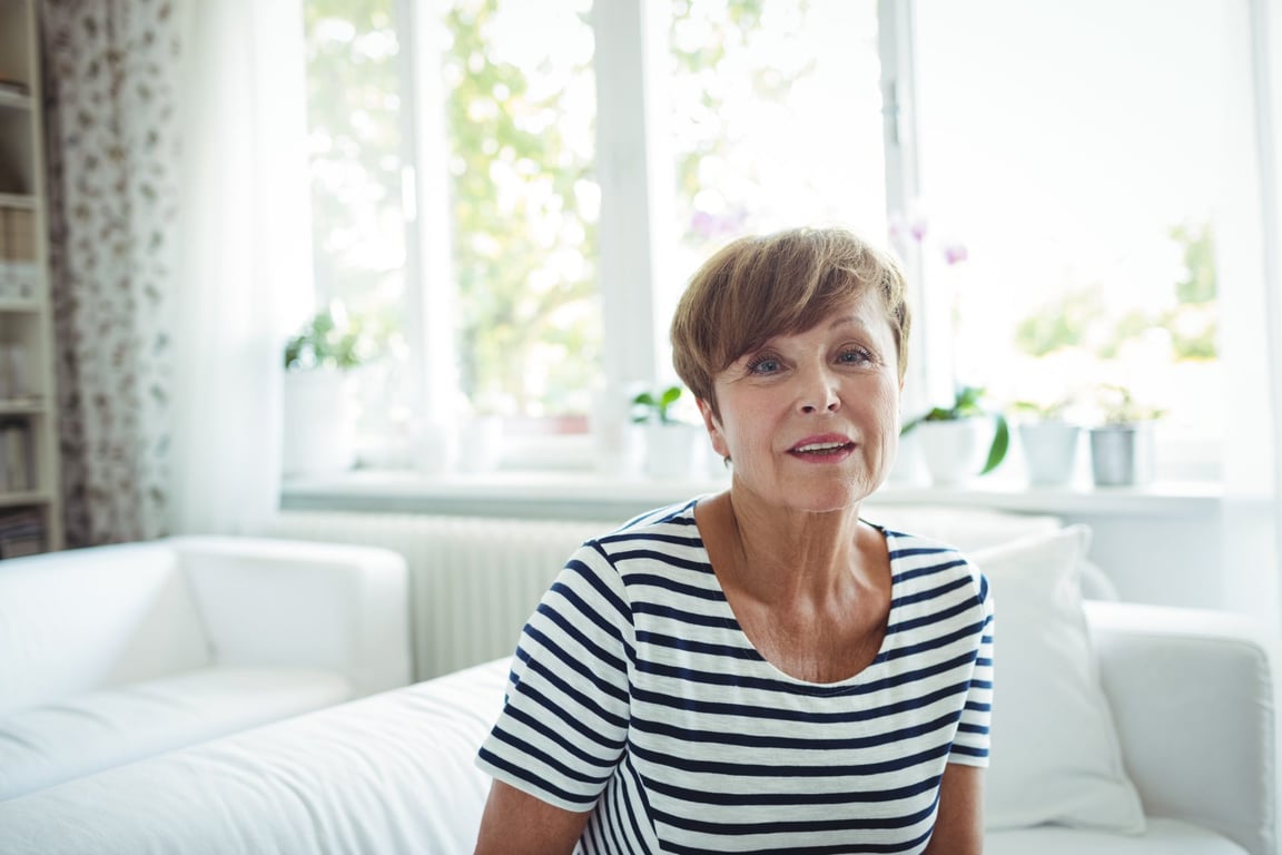 Zvyk z našich mladých let, který dnes seniorkám přidává kila i roky. Dělají ho podvědomě
