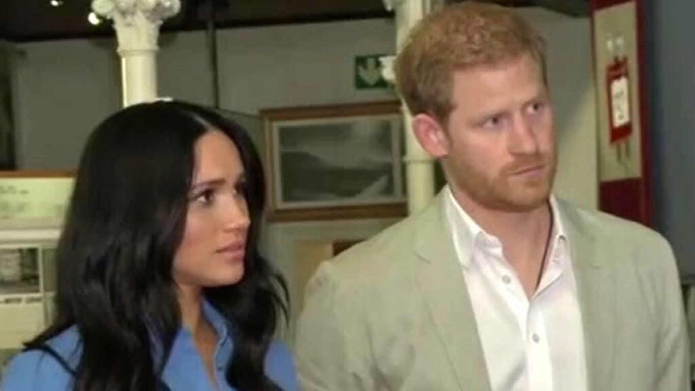 Bezohledná Meghan je terčem nenávisti a Harry zuří: Kritici prý zneužívají smrt jeho matky