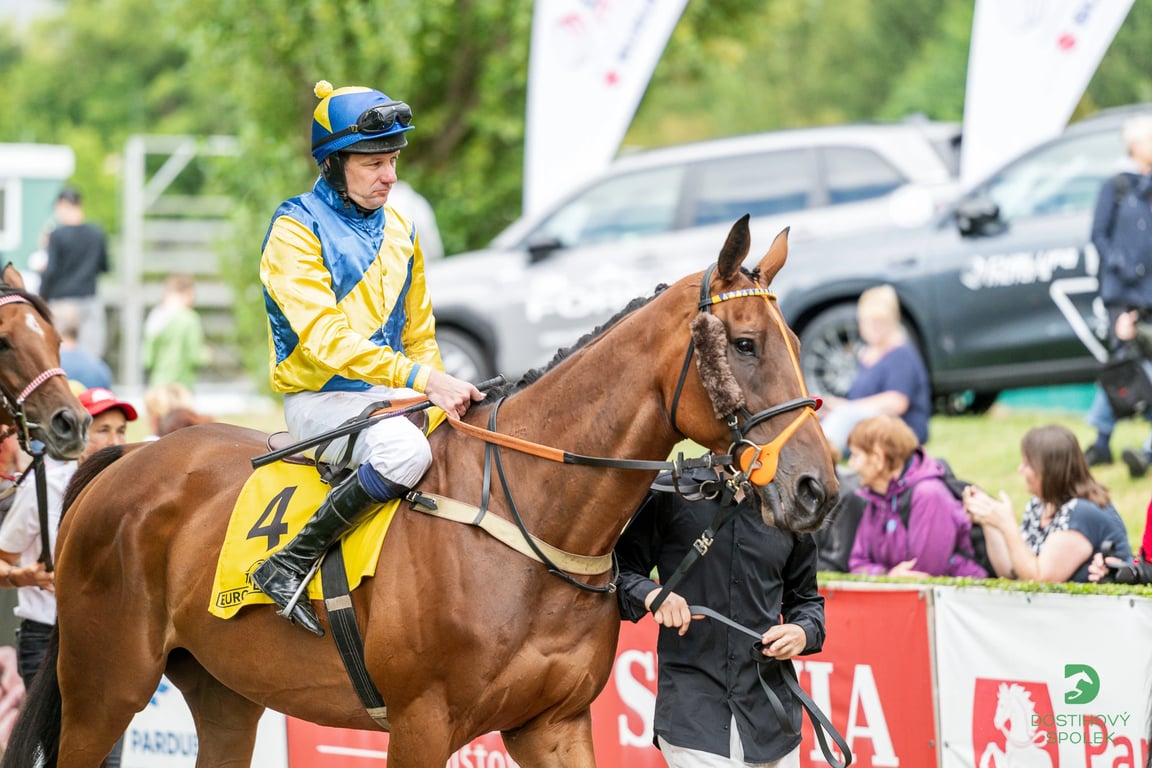 Loučení s dostihy v Pardubicích i s Cenou společnosti A11