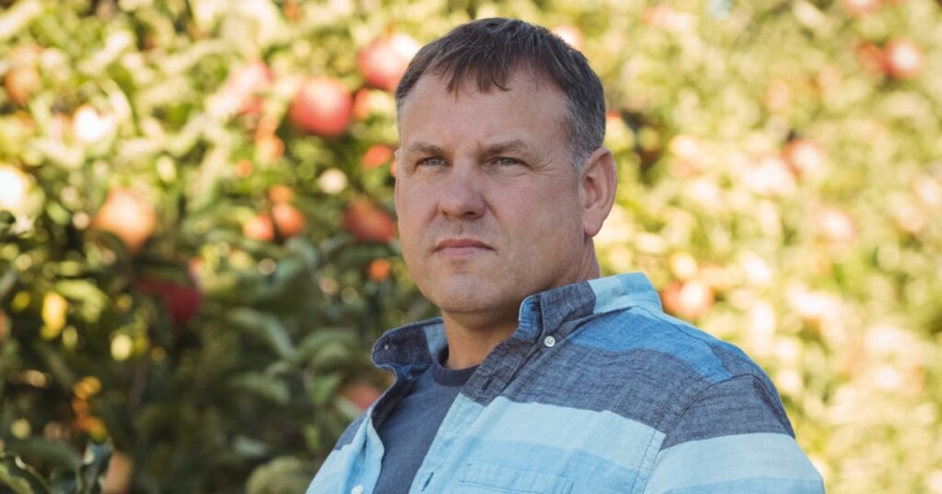 „Můj táta celý život nadával na komunisty,“ svěřil se pan Karel. Poté našel tajnou truhlu, která mu vyrazila dech