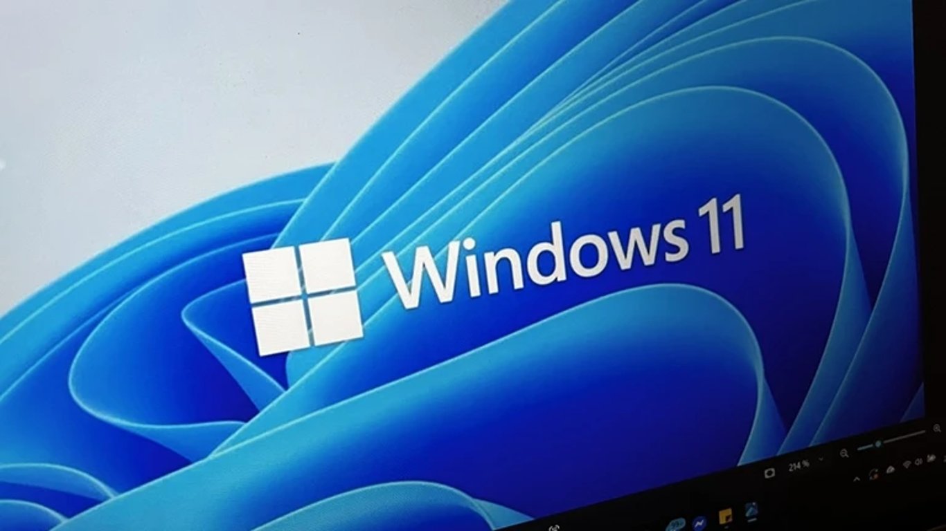 Těžký přešlap Windows 11: Lidé si stěžují, že dochází po aktualizaci k náhodnému restartování, zamrzání i modré smrti