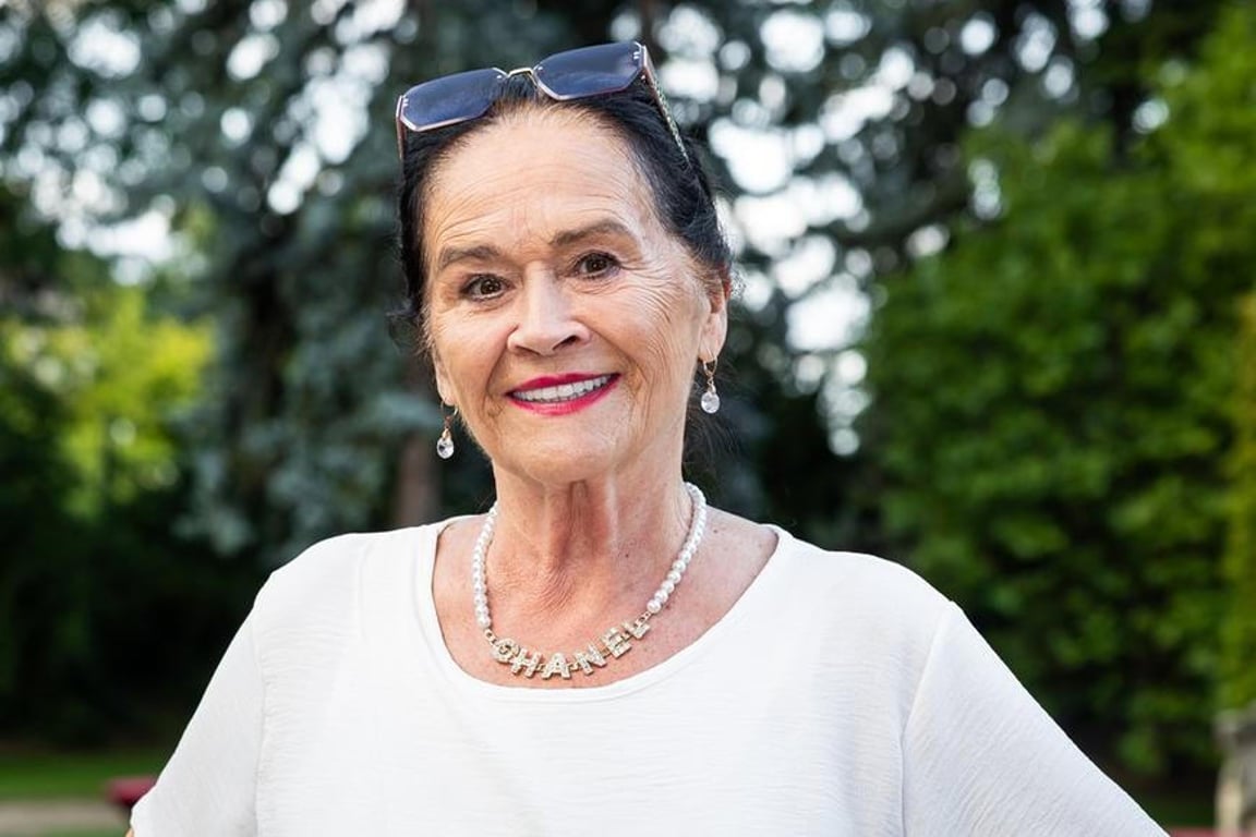 „Kdyby byl gay, tak by se idiotsky neoženil,“ soptí Gregorová kvůli útokům na syna