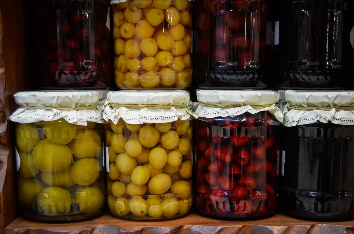 Domácí kompoty nejsou nesmrtelné: jak dlouho vydrží ve spíži?