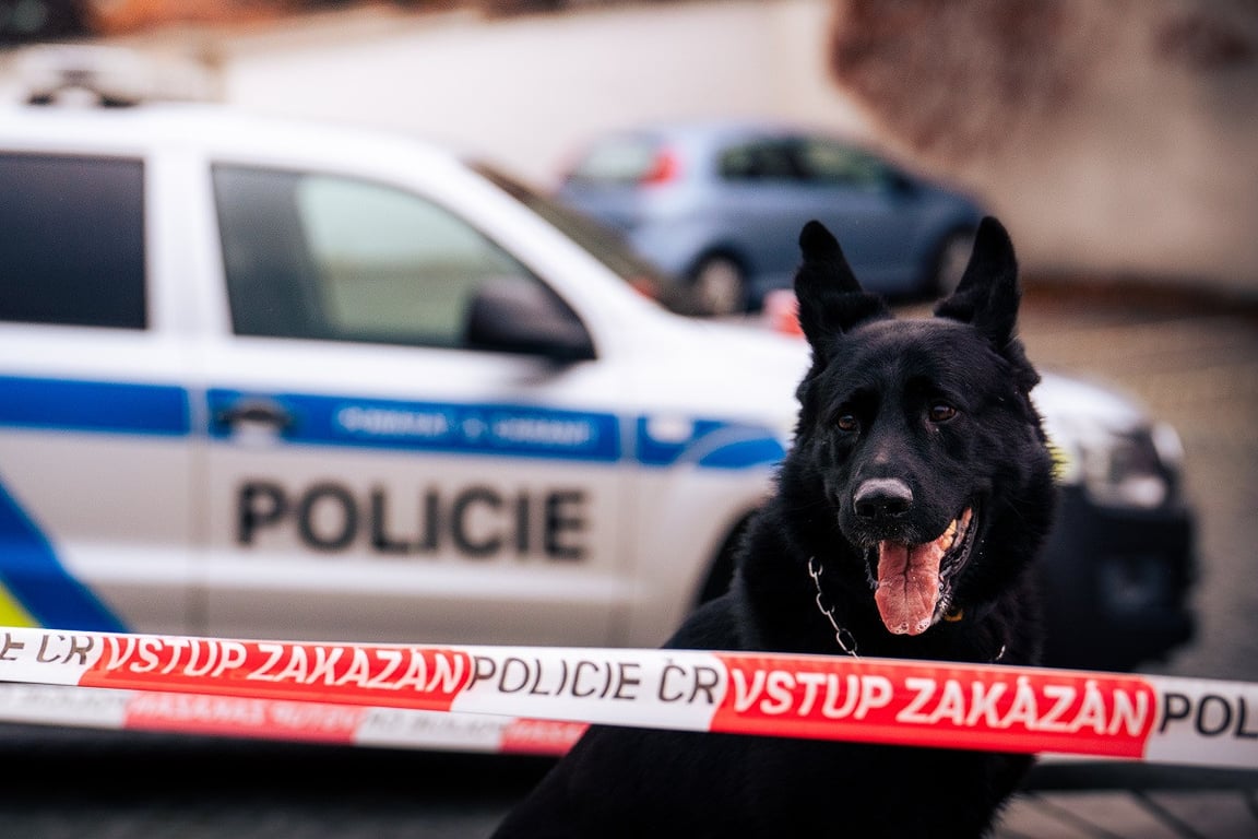 V klubu v Jablonci je bomba, oznámil anonym na linku 158. Evakuováno bylo 150 lidí