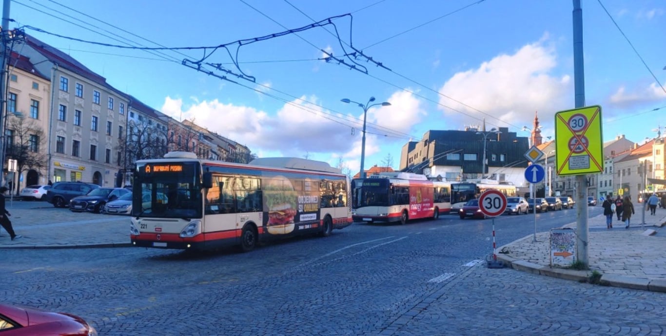 Jihlavou bude o víkendu projíždět dušičkové Déčko. V pozoru bude i policie