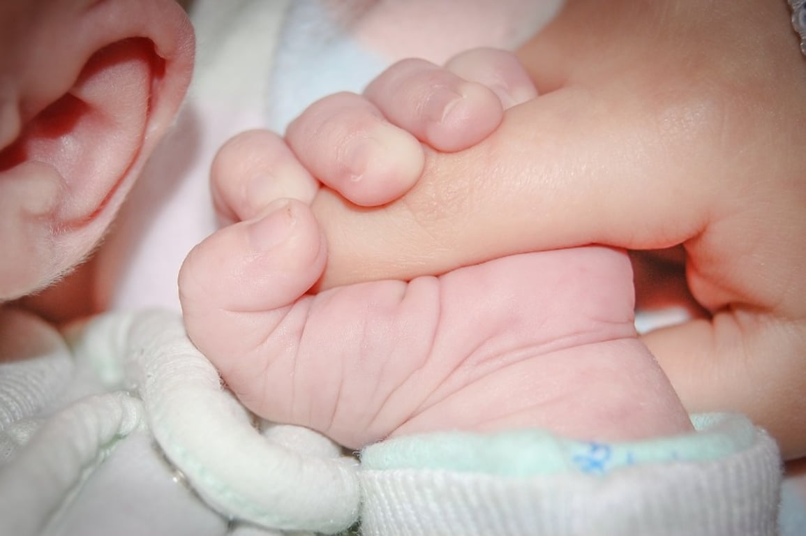 Náhradní matka porodila dvojčata: Test DNA pak odhalil nepředstavitelný jev, který lékaři viděli poprvé v životě