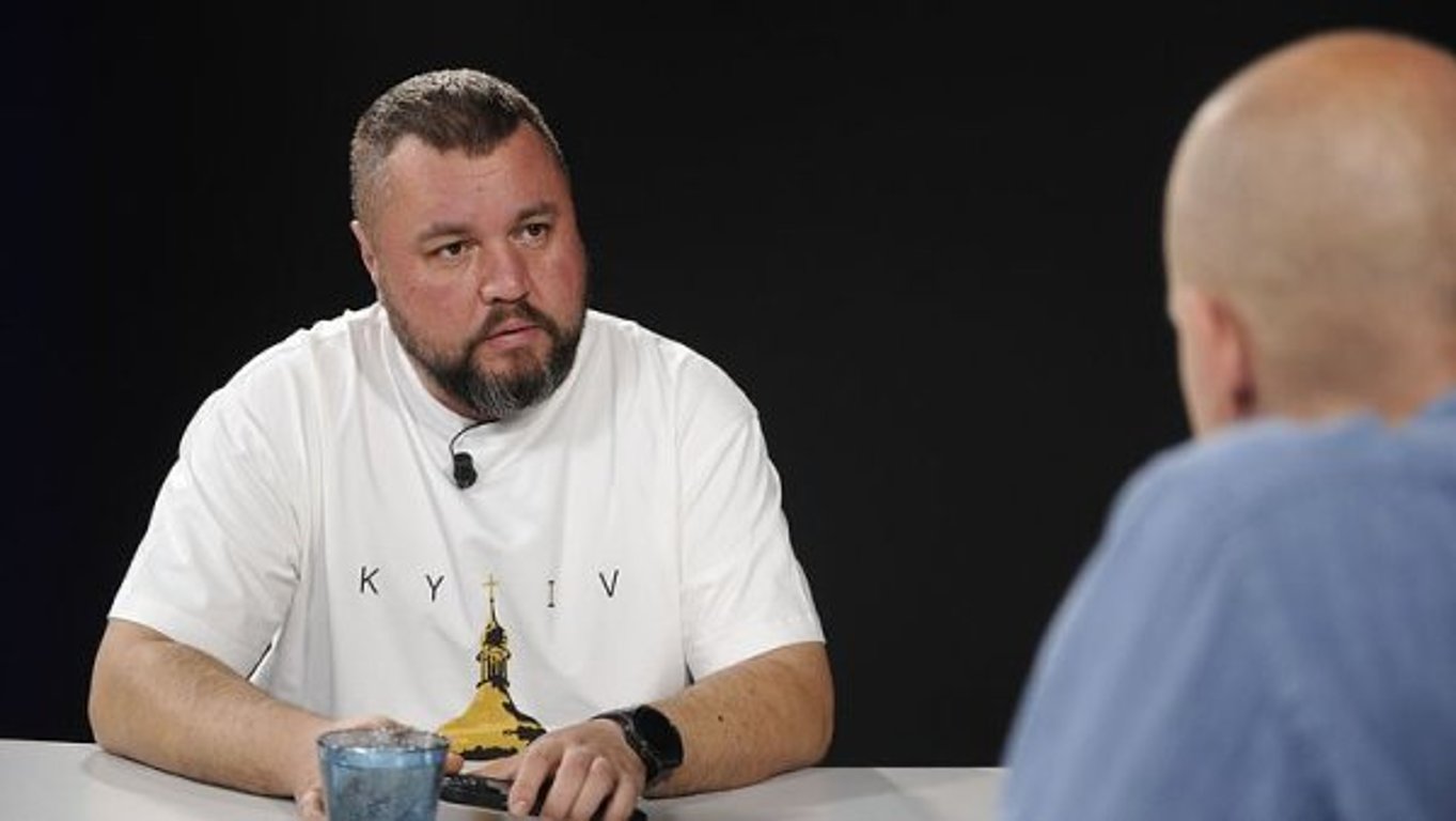 Dělá rozhovory se zajatými ruskými vojáky. Obvykle mají jen základní školu, říká. Jaký byl zajatý Čech?