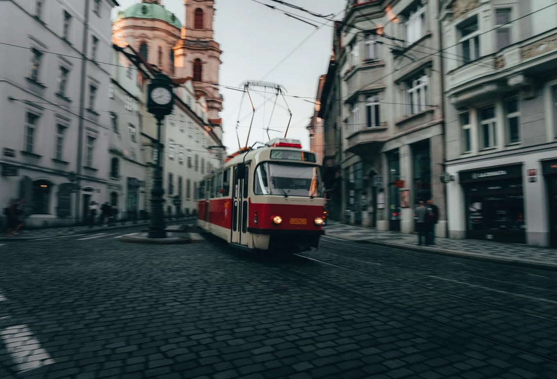 Pražský řidič tramvaje odhalil výplatu. Lidé nevěřili, že může mít tolik peněz za jízdu po městě.