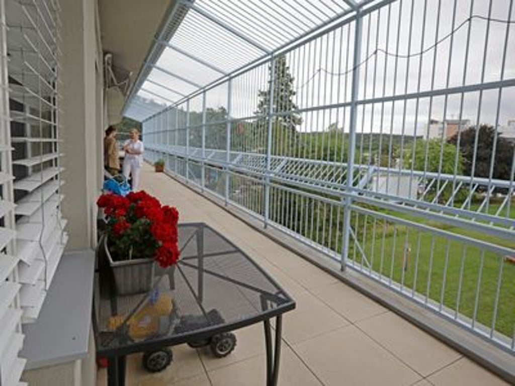 Psychiatrie v Thomayerově nemocnici: starý nábytek, nová výmalba. Jak ale léčí děti?