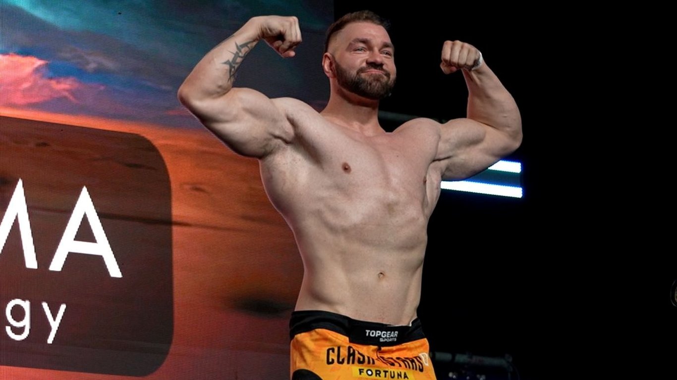 Větší bizár tady ještě nebyl. Benda si to v Clashi rozdá s Novotným