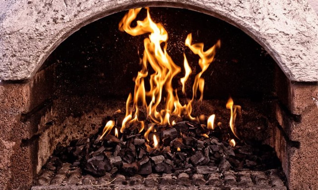 Nenechte se nachytat při nákupu palivového dříví – tyhle chyby jsou uvidět nejčastěji