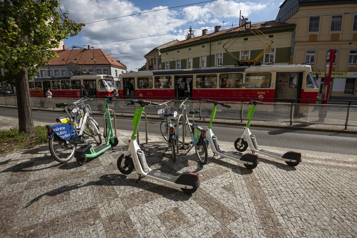Vedení Prahy zakázalo sdílené koloběžky, regulace bude platit od ledna