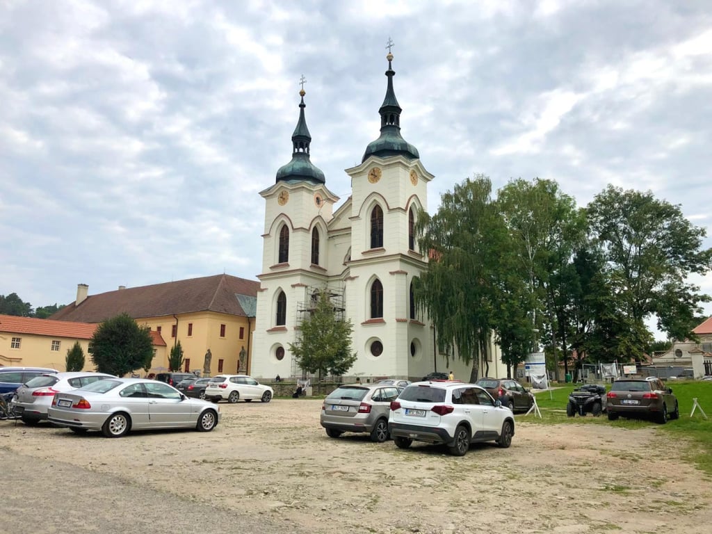 Klášter Želiv zahájil úpravy venkovních ploch, program pro návštěvníky pokračuje