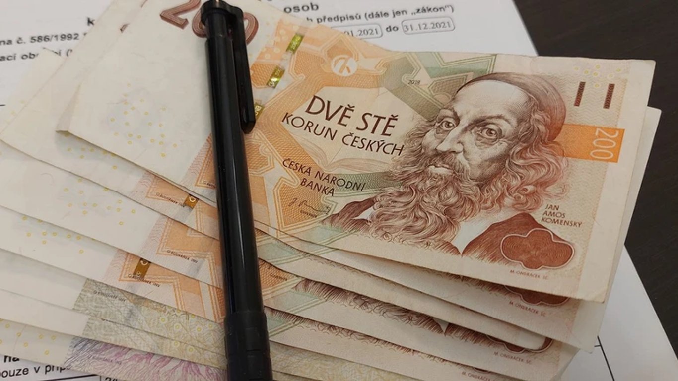 30letý muž si na doporučení nesmyslně půjčil 800 000 Kč, aby to neudělal nikdo jiný. Peníze potom bez zaváhání poslal podvodníkům