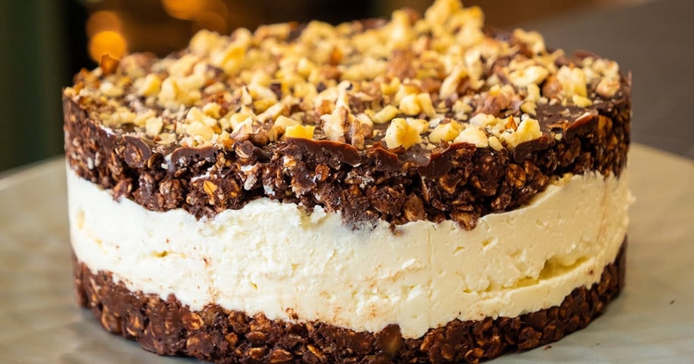 Na internetu jsem našla recept na nepečený tvarohový dort a okamžitě ho musela zkusit – ten korpus je naprosto božský