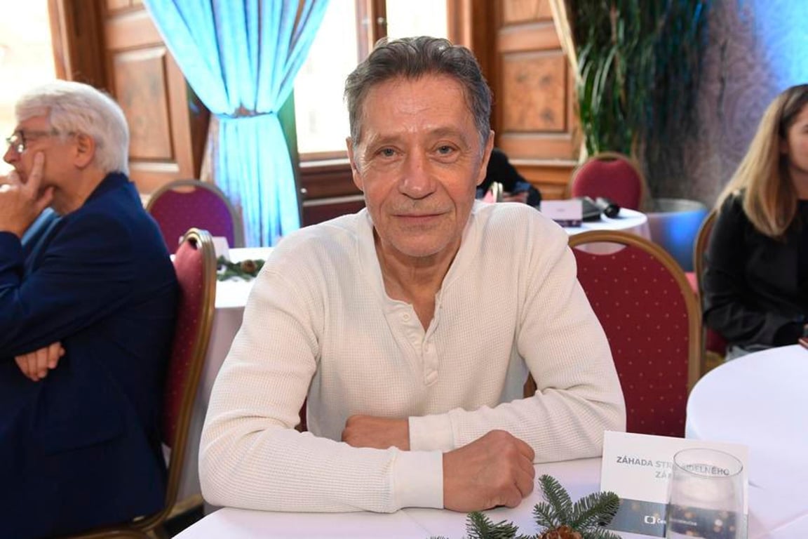 Pavel Kříž k nepoznání: bez kudrlin a štíhlejší. Ve štědrovečerní pohádce byste ho sotva poznali
