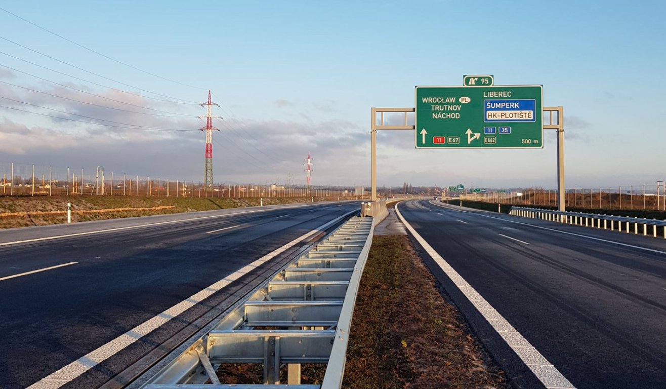 Hradec znovu změří hluk z dálnice D11 v Plačicích. Měření proběhne už počtvrté