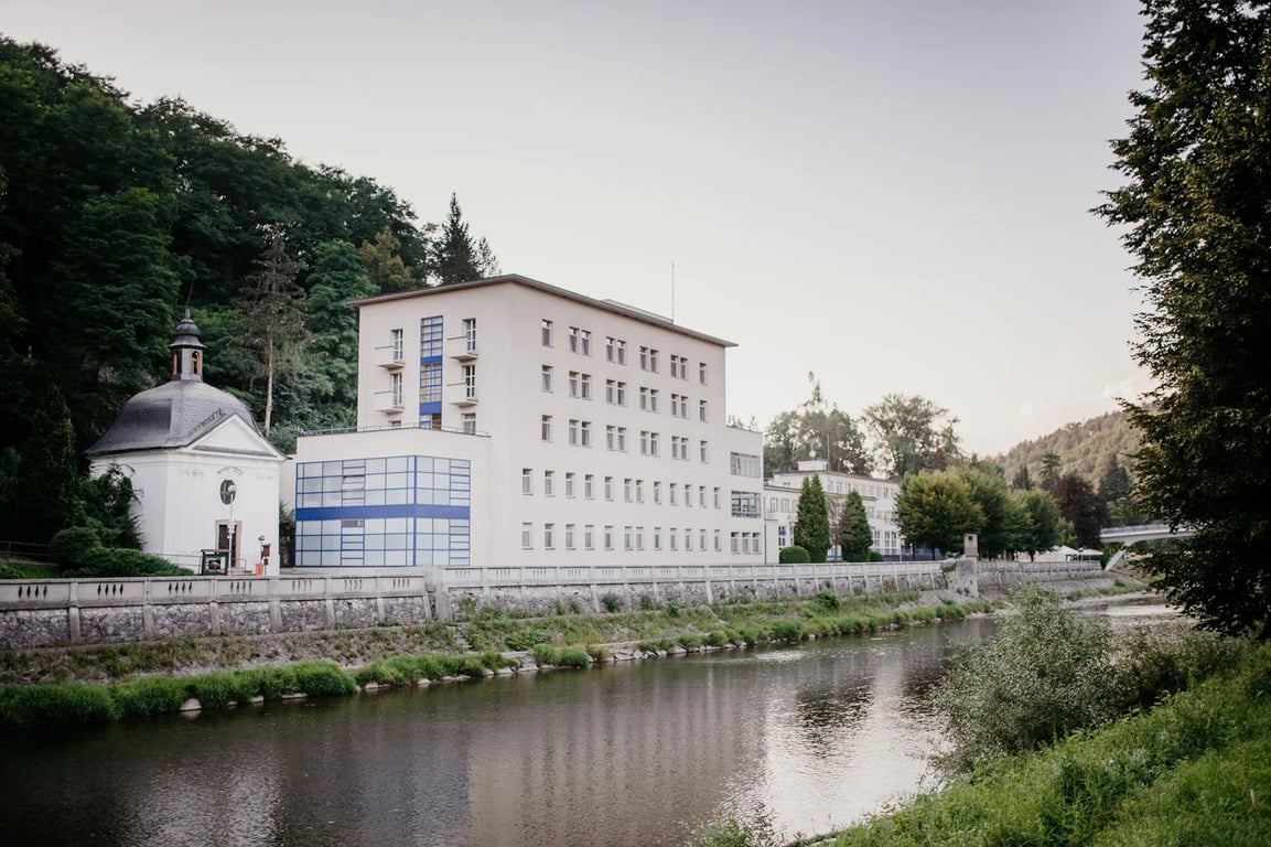 Lázně, kde se relaxuje za cenu oběda. Češi se sem hrnou, kapacity mizí během pár dní.