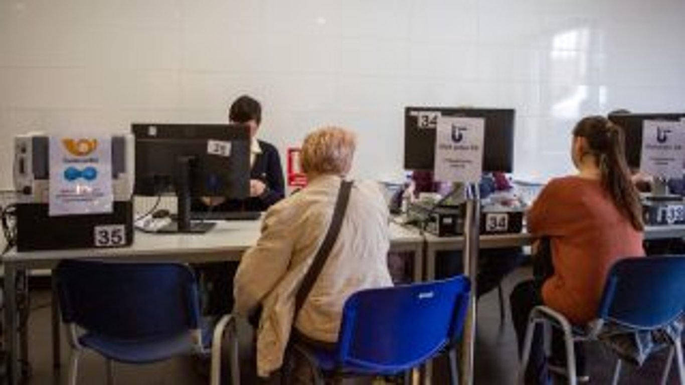 Velká spousta státních zaměstnanců skončí brzy bez práce. Patříte mezi ně i vy?