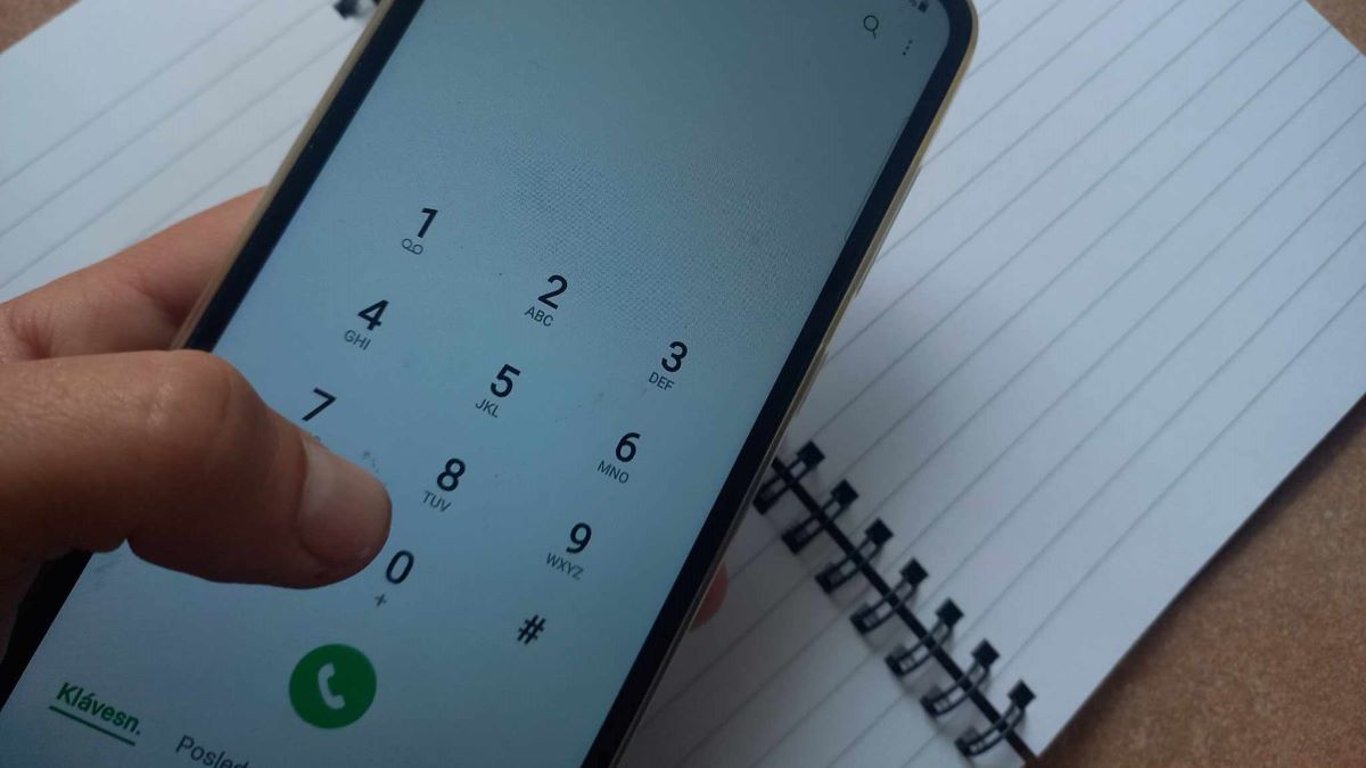 Váš mobilní telefon odposlouchává vaše konverzace. Poradíme vám, jak tuto funkci deaktivovat