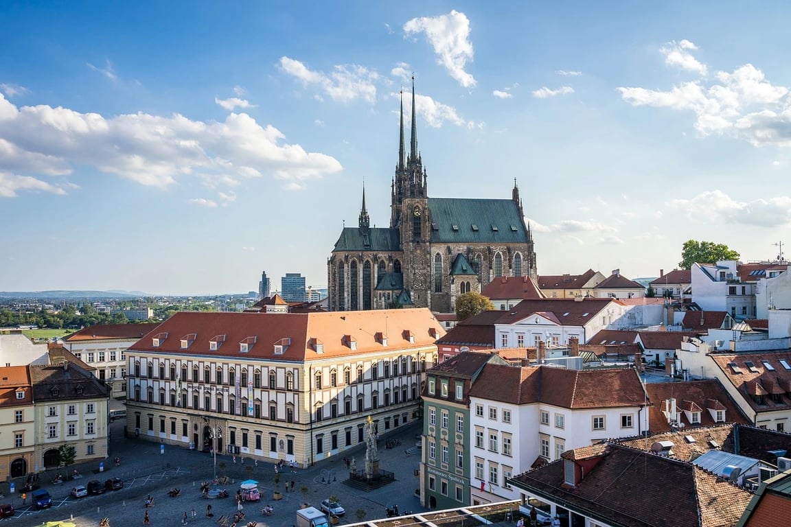 Brno nasadí strážníky proti drzým řidičům. Ani pokuty je neodradily od neoprávněných vjezdů