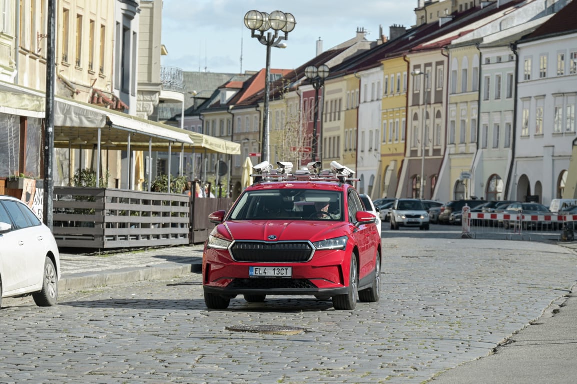 Hradec Králové nasazuje do ostrého provozu auto, které bude kontrolovat parkování