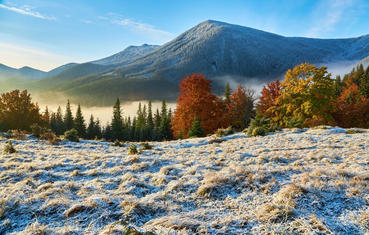Z tepla rovnou do mrazu. Meteorologové zpřesnili předpověď a varují před víkendovým šokem.