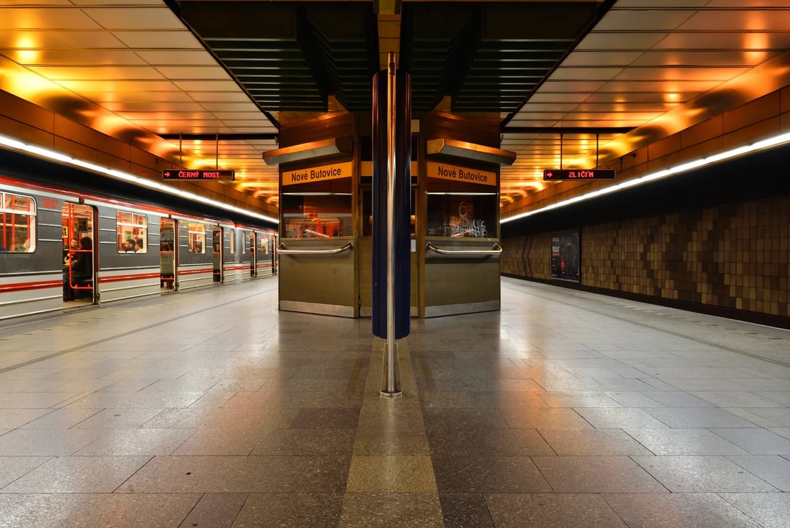 Metro B v Praze nepojede! Mezi Florencí a Vysočanskou nastane dopravní zmatek, radnice varuje.