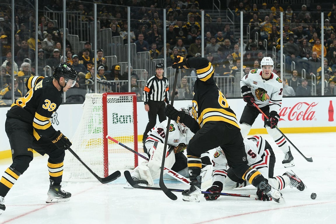 Boston má druhou výhru, Pastrňák i Zacha přihrávali. Zářili Chytil a gólman Dobeš