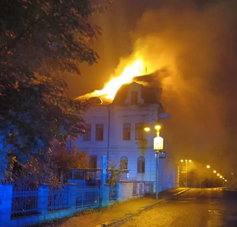 Bývalý hotel ve Varnsdorfu pohltily plameny