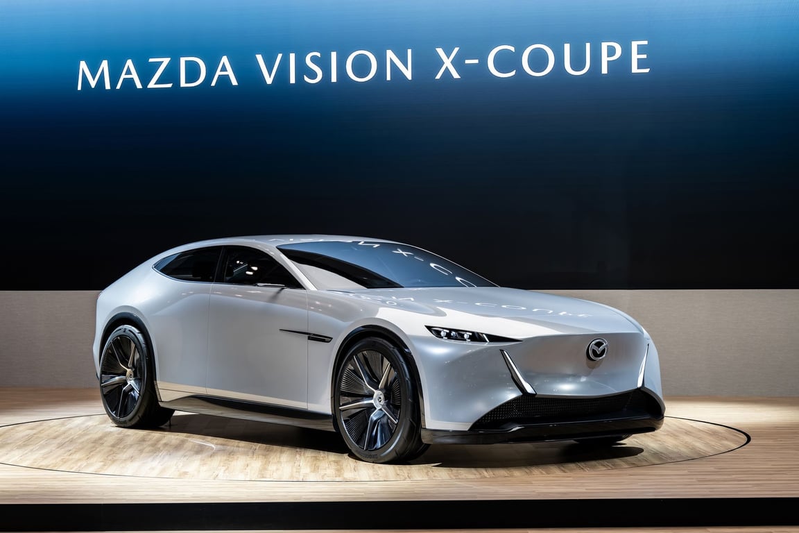 Spalovací motor, který čistí planetu. Svérázná Mazda už má zase auto s Wankelem