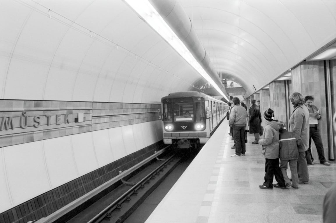 Linka B v neděli oslaví 40 let, dopravní podnik vypraví historickou soupravu 81-71