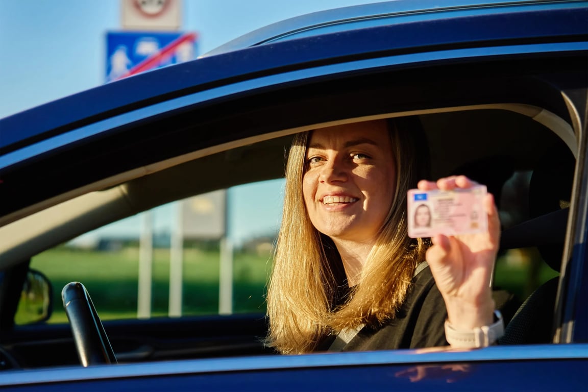 Kolik dnes stojí řidičák, pilotní průkaz na malé letadlo a kapitánské zkoušky? Ceny šplhají do statisíců