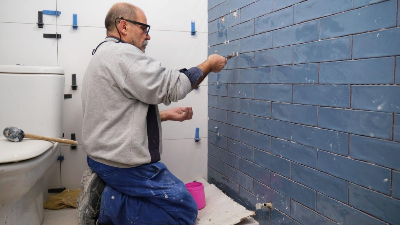 Ze skromného snu vznikl dům, který bere dech. Důchodci si užívají obdiv celého okolí