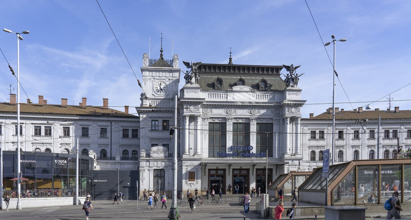 Hledaný muž v Brně sehrál divadlo pro strážníky, mlžil ohledně jména i narozenin