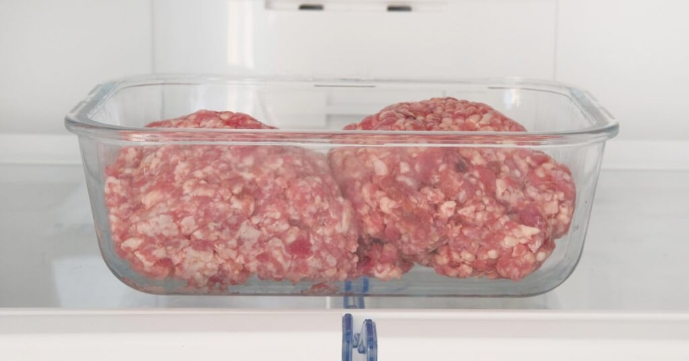 Celý život zamrazujete mleté maso úplně špatně. Většina Čechů netuší, že tato chyba může vést k otravě