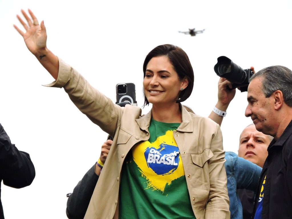 "Zeptám se manžela a Boha". Bolsonarová zvažuje kandidaturu na prezidentku