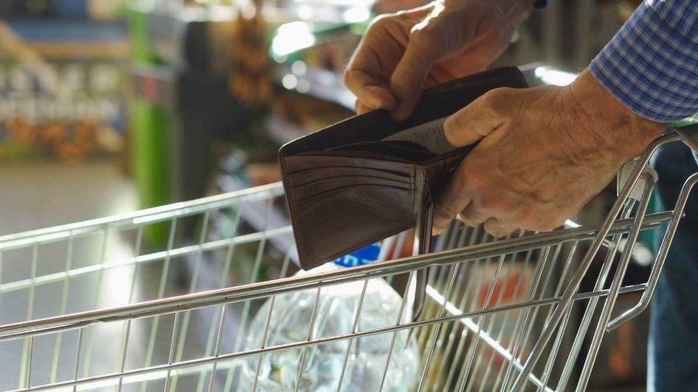 Důchodci nad 65: Plný obchod a já si nemohu koupit nejen to, co chci, ale často ani to, co potřebuji