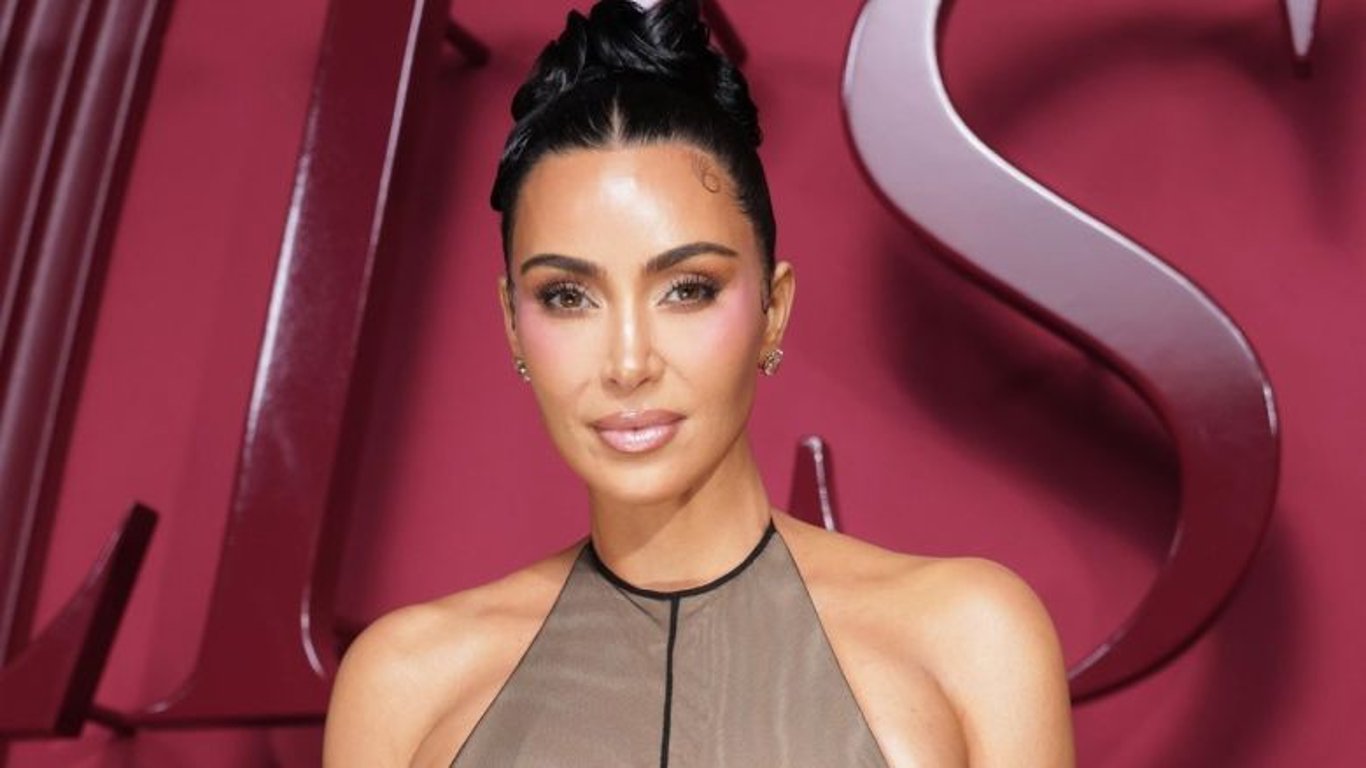 Jako smyslná čokoládová fontána: Kim Kardashian vypadala v róbě úchvatně