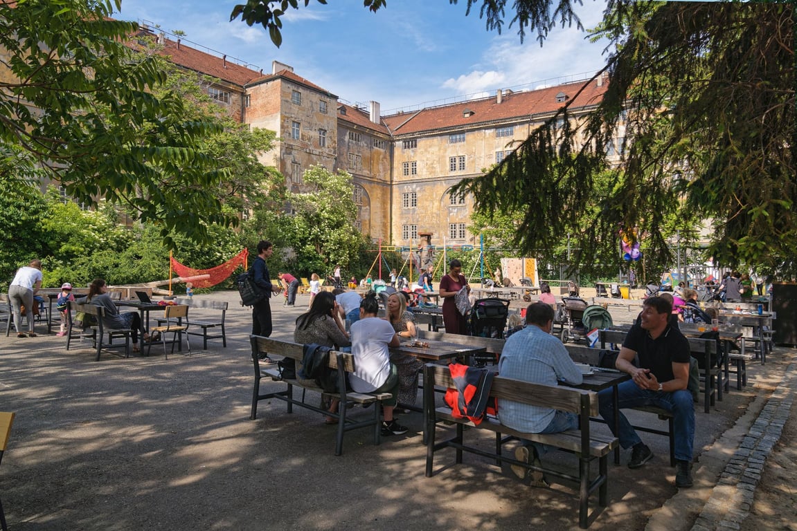 Provozovatelé pražského centra Kasárna Karlín získali dodatečné povolení