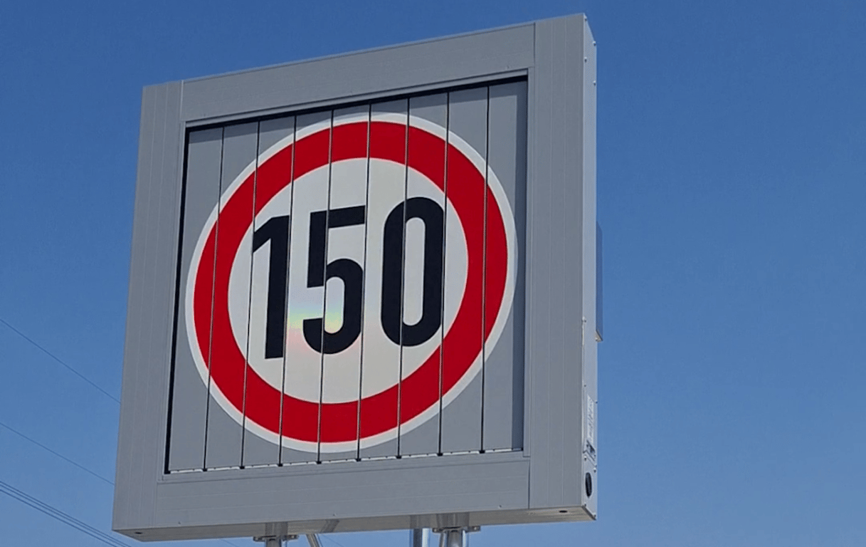 Na dálnici D3 mohou řidiči nově jezdit až 150 km/h. Ministerstvo spouští půlroční test
