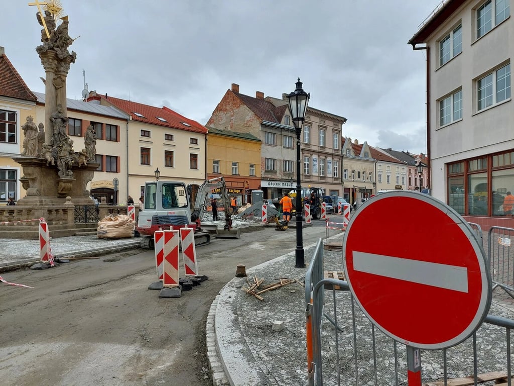Řidiče v Kroměříži čeká dopravní komplikace