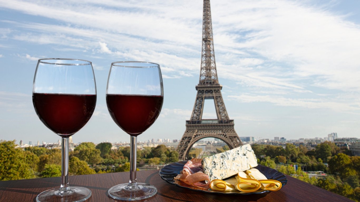 Francouzi si dopřávají, co ostatní zakazují. Klíč k jejich postavám leží v nenápadném zvyku