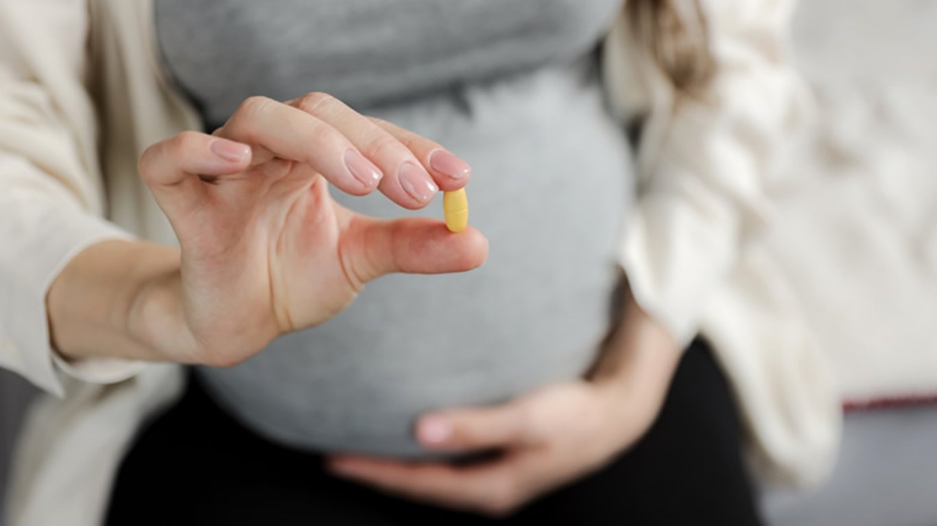 Bezhlavé užívání vitamínů v těhotenství může miminku uškodit. Obzvláště pozor na A, B1 nebo C