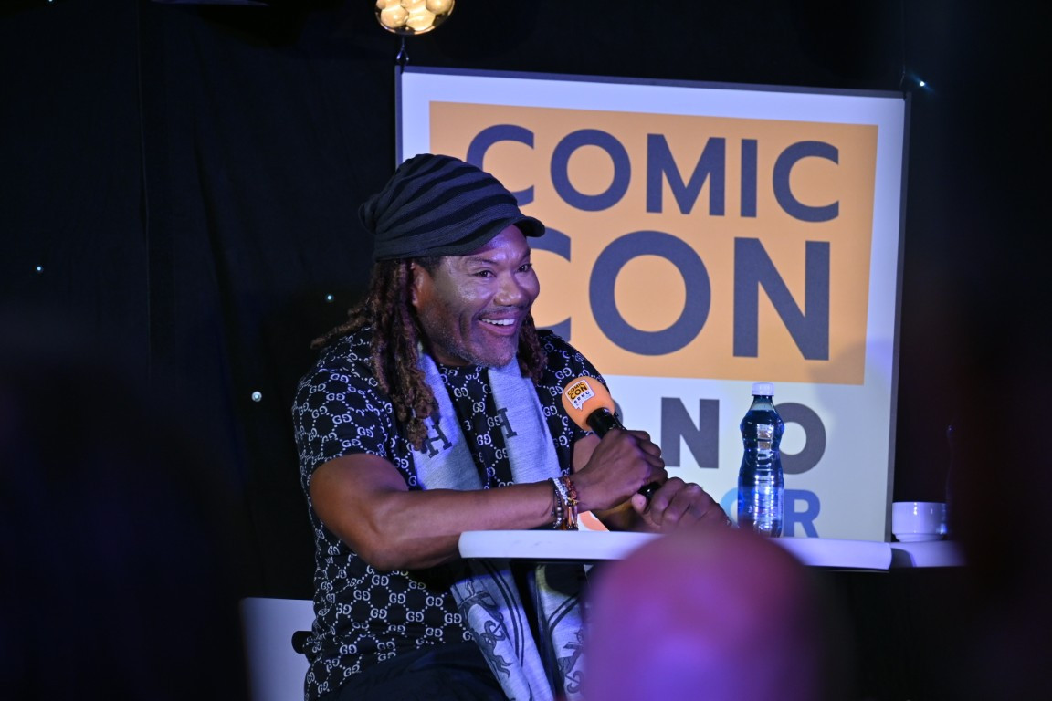 Tohle ještě nikdy nezažil, slavného Teal'ca šokovala v Brně jedna z fanynek