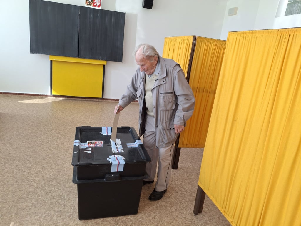 Je mu 101 let a stále se zajímá o politiku, bývalý politický vězeň odvolil v Klatovech