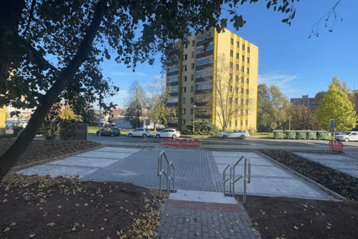 V Novém Jičíně skončila druhá etapa úprav sídliště Nerudova. Vyšla na 7 milionů korun