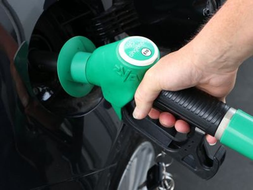 Rusové s vyschlou nádrží. Embargo na vývoz benzinu se míjí účinkem