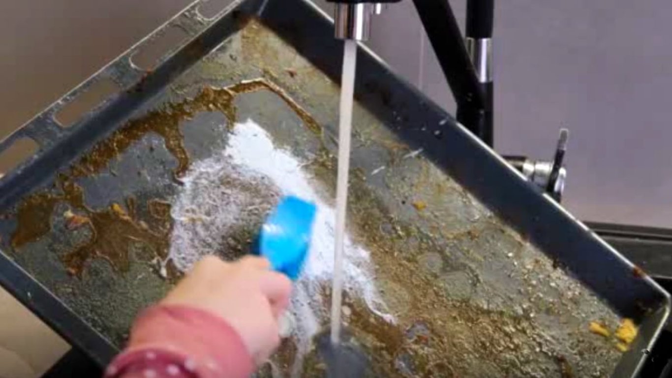 Plechy zůstaly lesklé a bez rzi celé roky. Babička přitom používala něco, co většina lidí dávno vyhodila