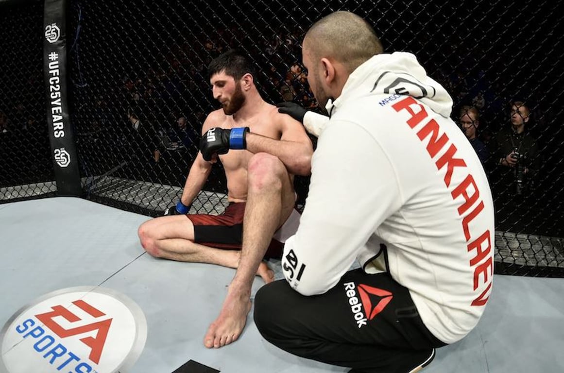 Po drtivé prohře experti radí Magomedu Ankalaevovi, aby opustil UFC